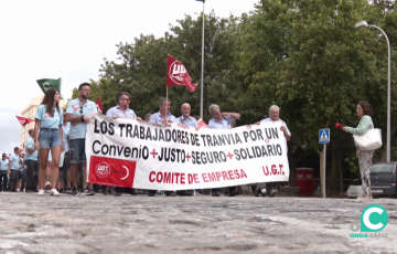 Marcha de los trabajadores este viernes por la capital gaditana.