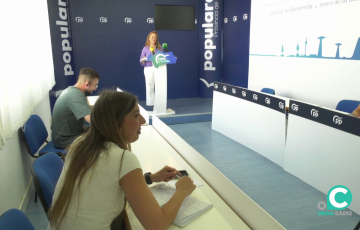 Lorente responde a los medios durante la rueda de prensa ofrecida este lunes