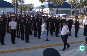 La subdelegada pasa revista a la formación de agentes en la mañana de este martes