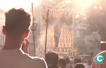La tarde de verano acompañó a la cita de la Reina de los Mares con el fervor de la ciudad