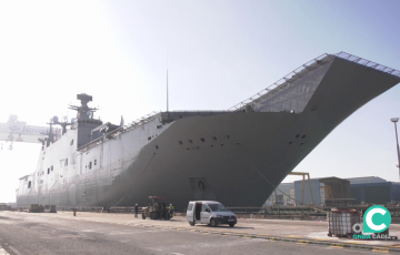 Imagen del navio militar en la favtoría puertorrealeña