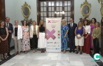 Autoridades y protagonistas antes del comienzo de acto