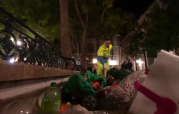 Operario durante un servicio de trabajo en la plaza de la Candelaria en una imagen de archivo
