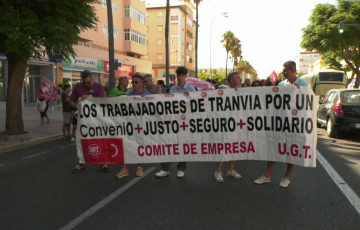 Marcha de los trabajadores efectuada este jueves por la avenida de la capital gaditana
