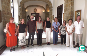 Autoridades y responsables de la entidad este martes al final del encuentro