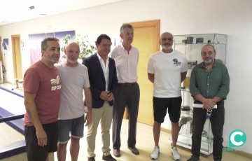 Firmantes del acuerdo con la que se acaban con 19 días de paros en el sector