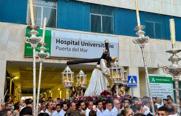 El Nazareno saliendo del hospital Puerta del Mar