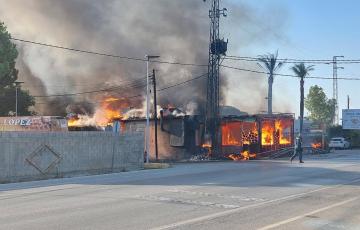 El establecimiento en llamas