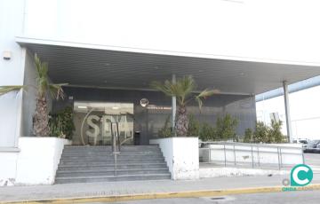 Entrada de la nave de los Servicios Documentales de Andalucía en Zona Franca de Cádiz. 