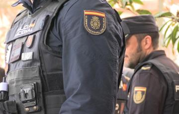 Imagen de archivo de dos agentes de la Policía Nacional