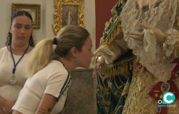 Primer día de besamanos extraordinario. 