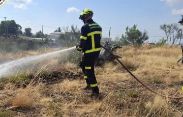 Las labores para sofocar los siniestros en el noroeste de la península continuan