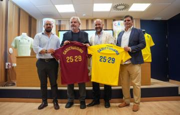 Autoridades y resposables de la entidad cadista durante el acto entre ambas instituciones