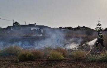 Un bombero actuando en el lugar del siniestro