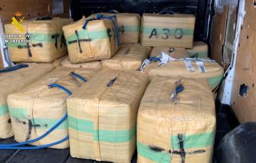 Fardos de hachís incautados en un intento de alijo en Conil de la Frontera.