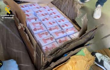 Imagen de los fardos de droga intervenida