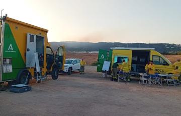 Vehículos en el Puesto de Mando Avanzado del incendio