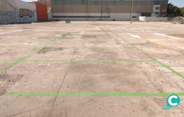 Abierto el aparcamiento temporal para vehículos en el solar de Navalips.