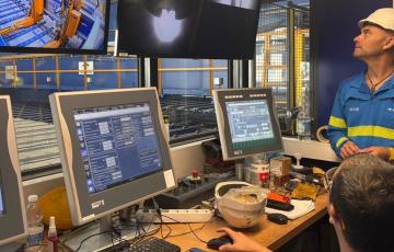 Operarios en el Taller de Unidades Abiertas Planas en San Fernando