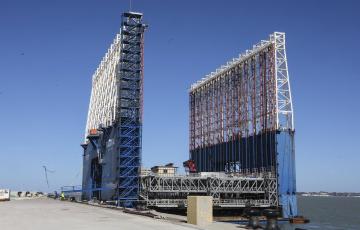 Obras de construcción de la fase II de la Nueva Terminal de Contenedores del Puerto de la Bahía de Cádiz.