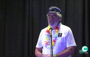 El afamado autor carnavalero 'Yuyu' durante su pregón en la cita