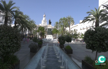 Estatua del historico gaditano en la plaza de San Juan de Dios