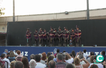 La comparsa el cementerio durante su actuación