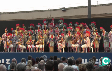 El coro El Gallinero, de los Estudiantes fue el encargado de abrir la cita