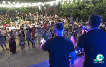 Varias actuaciónes completaron una velada concurrida de público en el singular espacio de extramuros