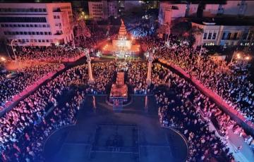 El espectáculo ‘Foedus, Gaditanorum’ ha congregado en la plaza de la Constitución a numeroso público.