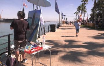 Pintura, vela latina y un musical infantil para comenzar el día en la race village.