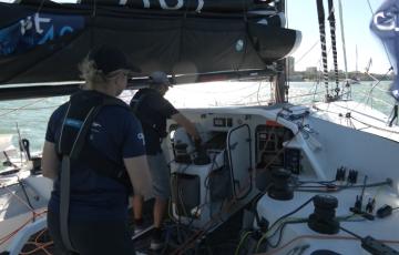 Las embarcaciones de la Globe 40 han celebrado la regata de patrocinadores en aguas de la Bahía.