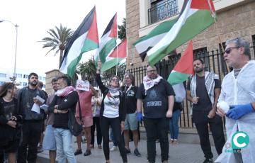 Imagen de la concentración de la plataforma Cádiz con Palestina, este martes. 