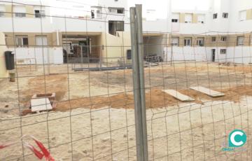 Obras de rehabilitación en calle Alegría, junto a la plaza de los Cantes. 