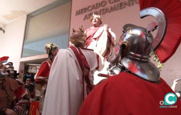Imagen del interior del Mercado Central, donde se ha desarrollado el espectáculo teatral ‘Gadea musgades, panem, circus et chicharrones’.