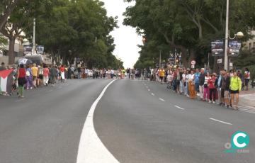 Cadena humana frente a la Subdelegación del Gobierno en Cádiz. 