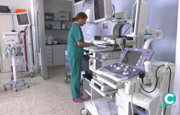 Personal de enfermería trabaja en una de las salas del Hospital Puerta del Mar. 