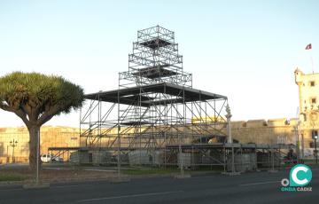 Comienzan los trabajos de montaje en varios puntos de la ciudad, entre ellos, en La Puerta de Tierra. 
