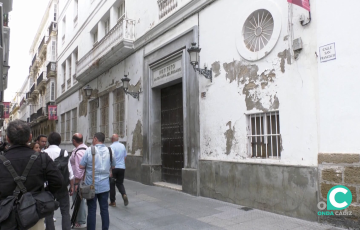 Entrada del antiguo instituto en la calle San Francisco