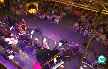 Numeroso público se acercó a disfrutar de la velada en el céntrico espacio de la capital 