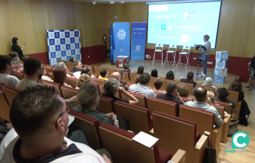 Un momento del encuentro celebrado este martes en el Salón de actos de la IFEF