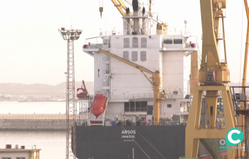Una de las navieras en aguas de la Bahía de Cádiz. 