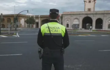 Agente junto al espaxcio de la Puerta de Tierra