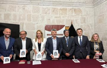 Acto de presentación del libro del periodista gaditano, Antonio Muñoz, 'La última sirena del Nanay', en el Congreso de la Lengua. 