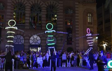 'Elipsión', de la compañía gaditana El Carromato, por las calles de la ciudad. 
