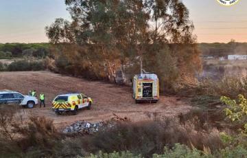 Se continúa en el lugar realizando labores de refresco para evitar nuevas reactivaciones del fuego.