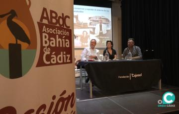Mesa redonda celebrada en la Fundación Cajasol de Cádiz dentro de las VIII Jornadas Enclave Bahía. 
