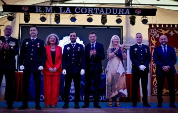 Autoridades y agentes distinguidos durante el acto