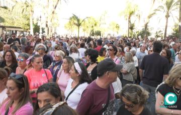 Protesta de mujeres en Cádiz por la crisis del cáncer de mama. 