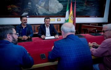 Reunión del alcalde de Cádiz con el presidente del Consejo Local de Hermandades y Cofradías, Juan Carlos Jurado